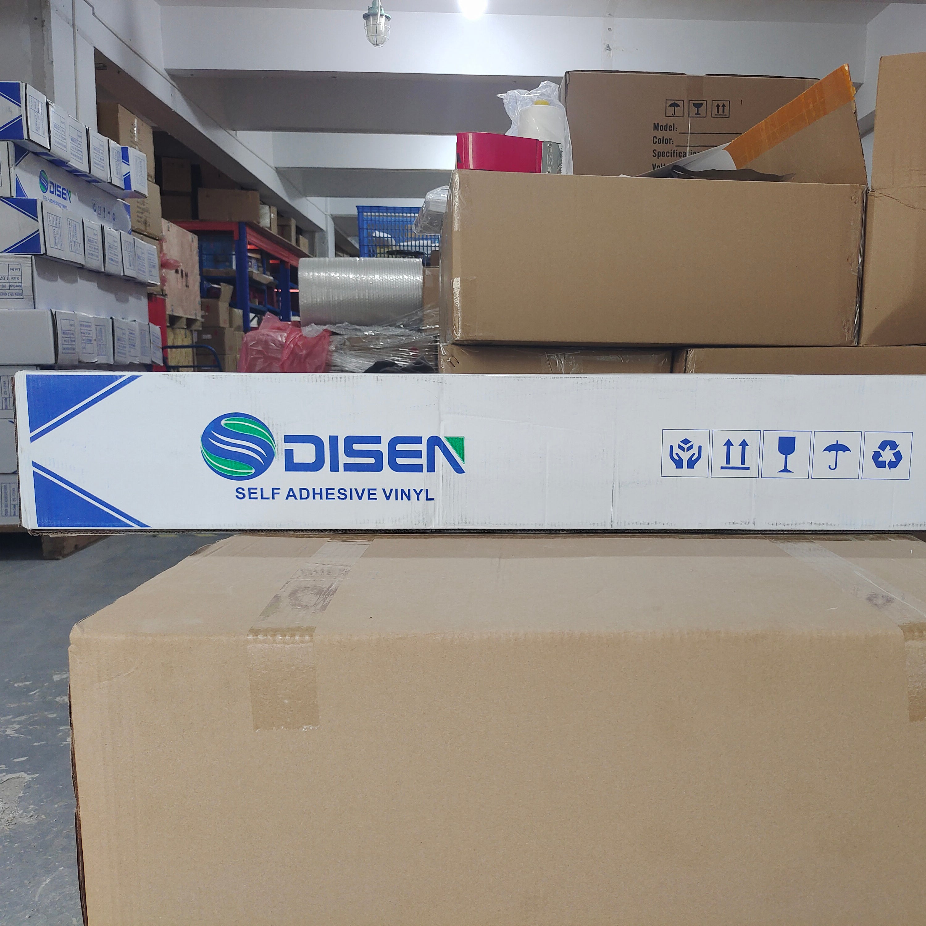 PVC Self Adhesive Vinyl Film Sticker Material Roll 140G车身贴